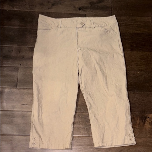 Reitmans women’s Tan Capri Trousers/pants, size 15 - Picture 1 of 9